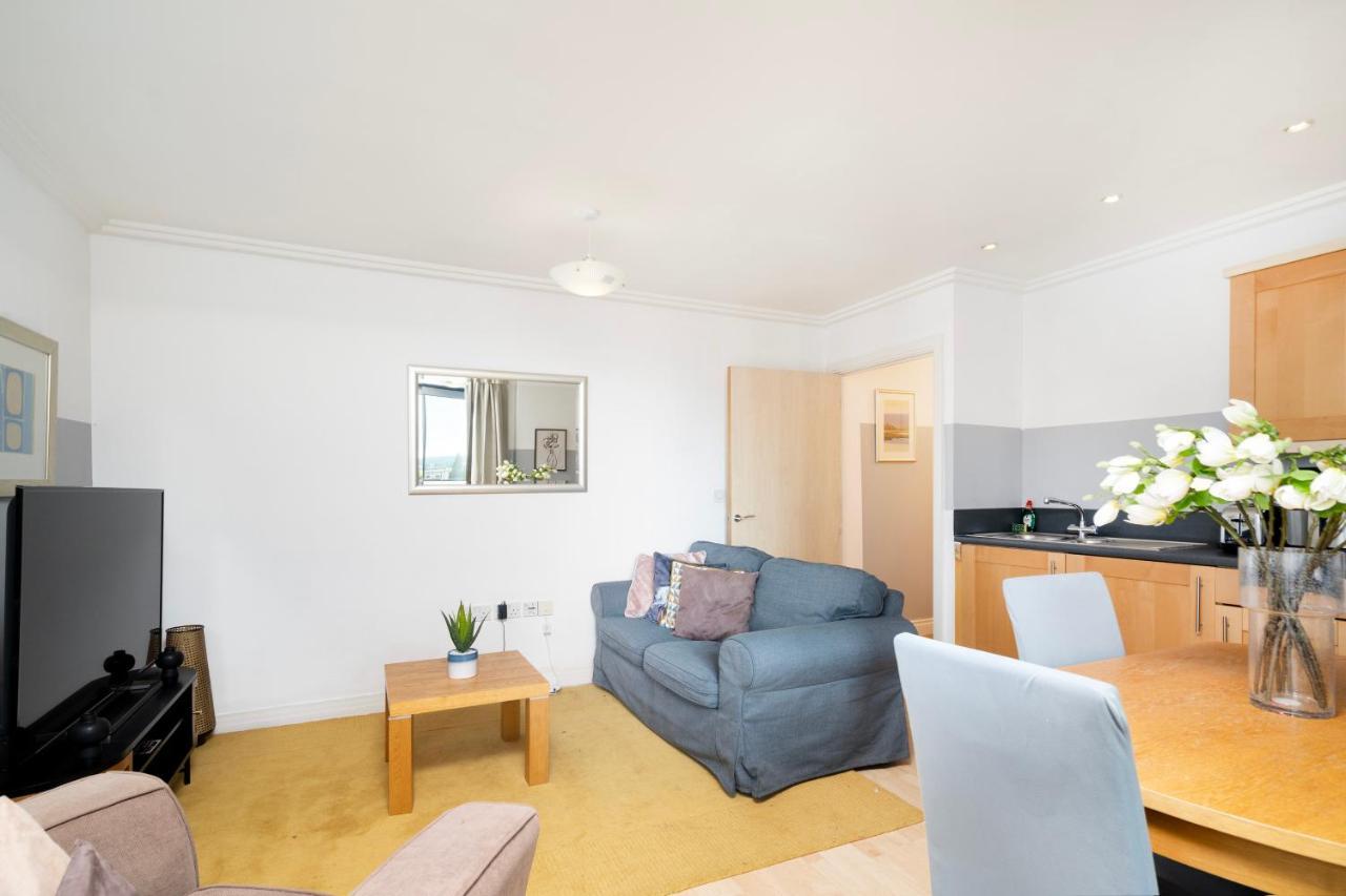 Апартаменты Cosy Flat Right Opp Tube Station Лондон Экстерьер фото