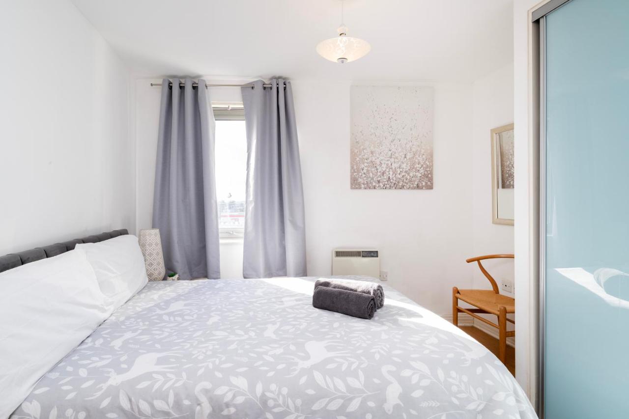 Апартаменты Cosy Flat Right Opp Tube Station Лондон Экстерьер фото