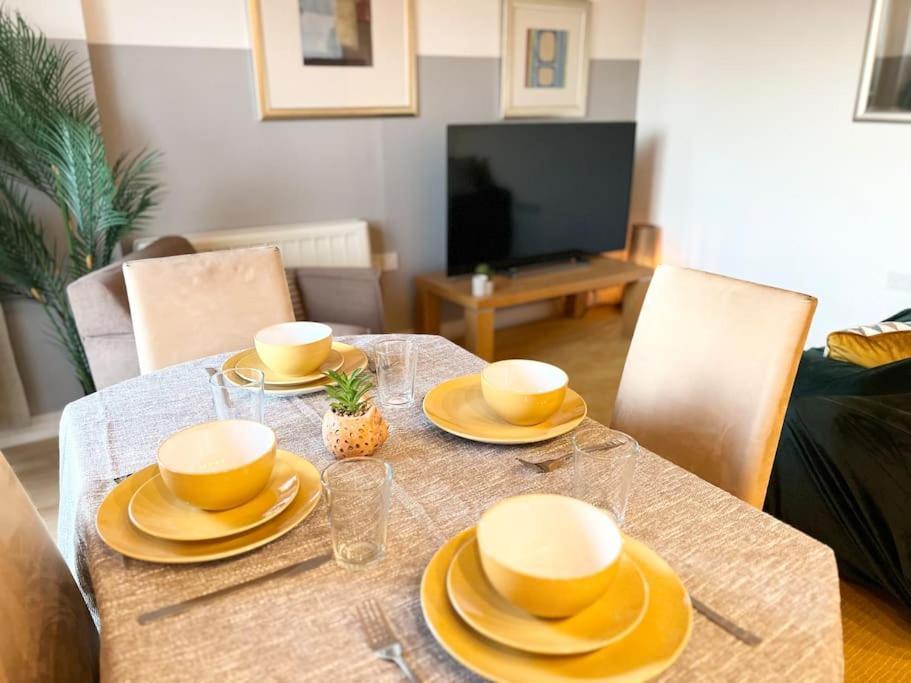 Апартаменты Cosy Flat Right Opp Tube Station Лондон Экстерьер фото