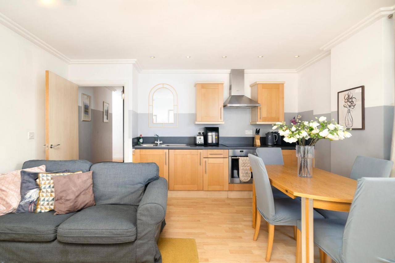 Апартаменты Cosy Flat Right Opp Tube Station Лондон Экстерьер фото