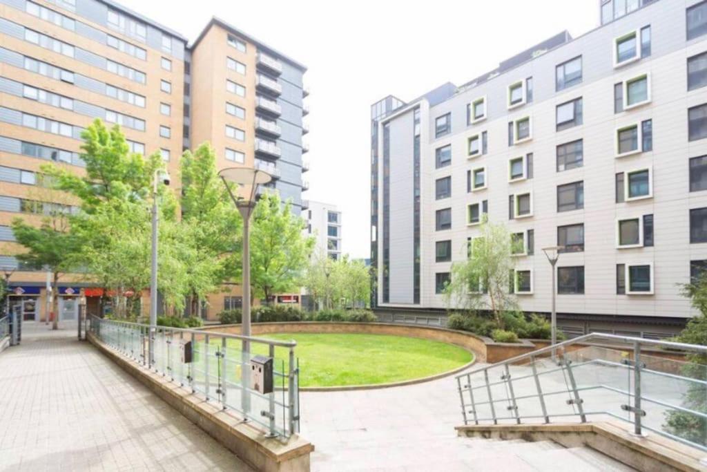 Апартаменты Cosy Flat Right Opp Tube Station Лондон Экстерьер фото