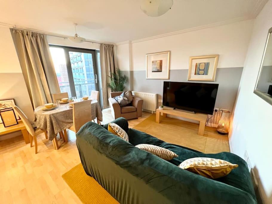 Апартаменты Cosy Flat Right Opp Tube Station Лондон Экстерьер фото